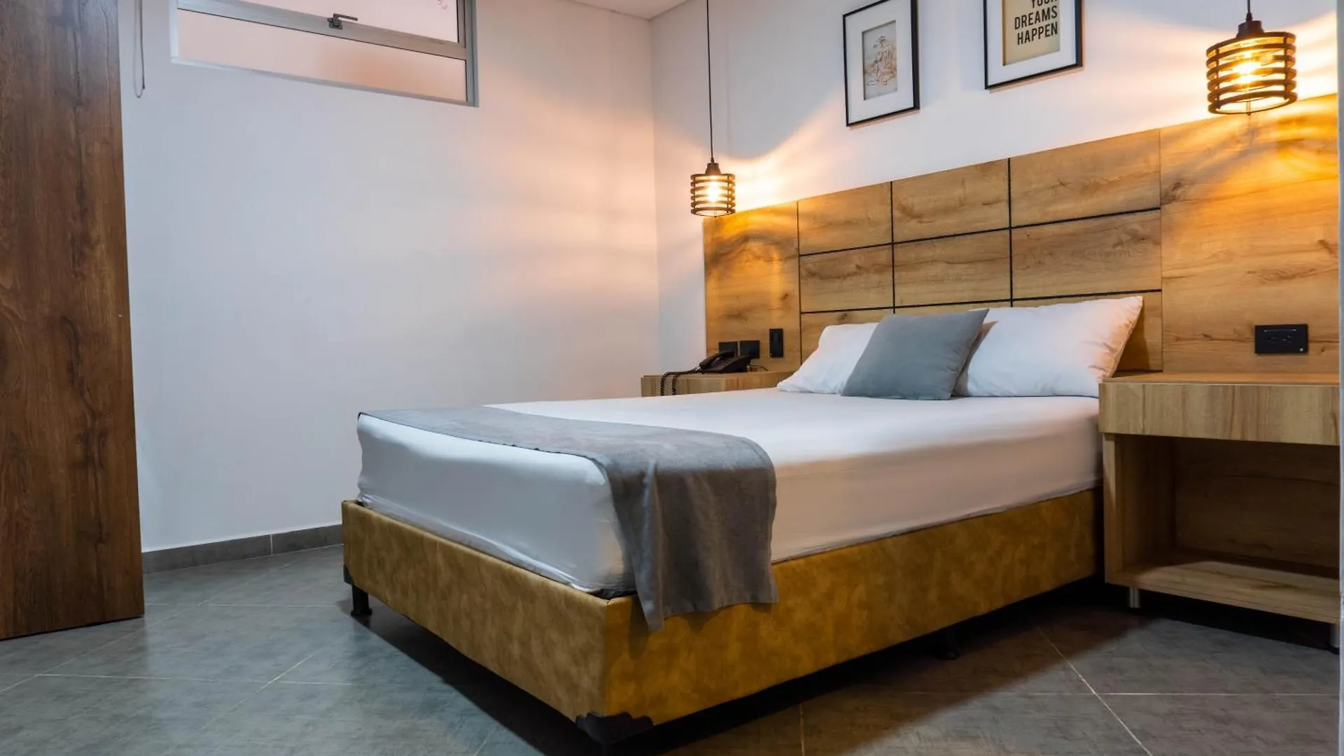 ****  Hotel California City Medellín Colombia