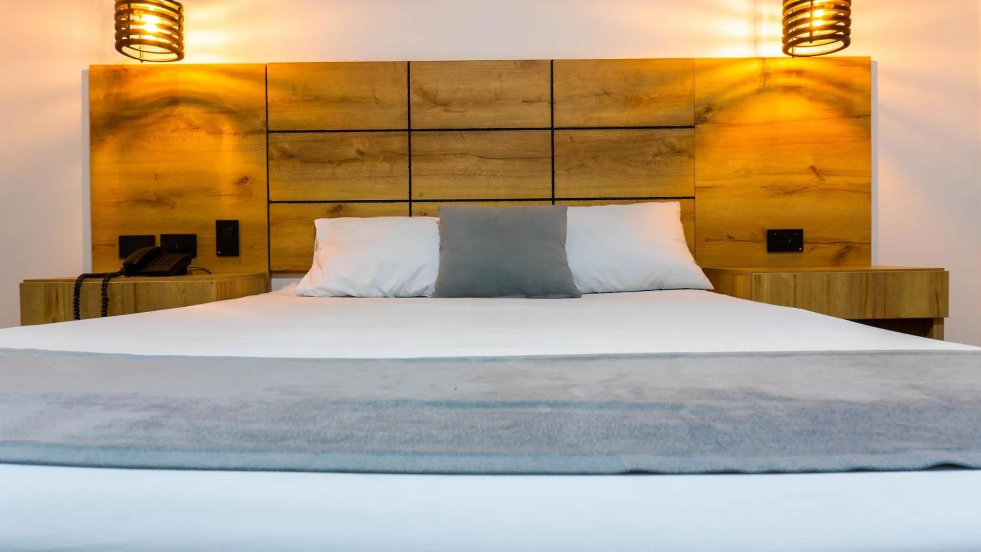 ****  Hotel California City Medellín Colombia